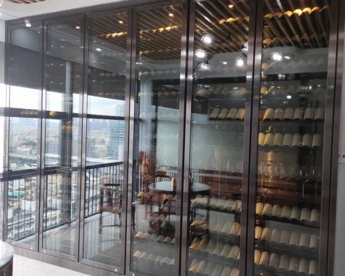 酒柜尺寸多大合适？家装酒柜如何选择和摆放？